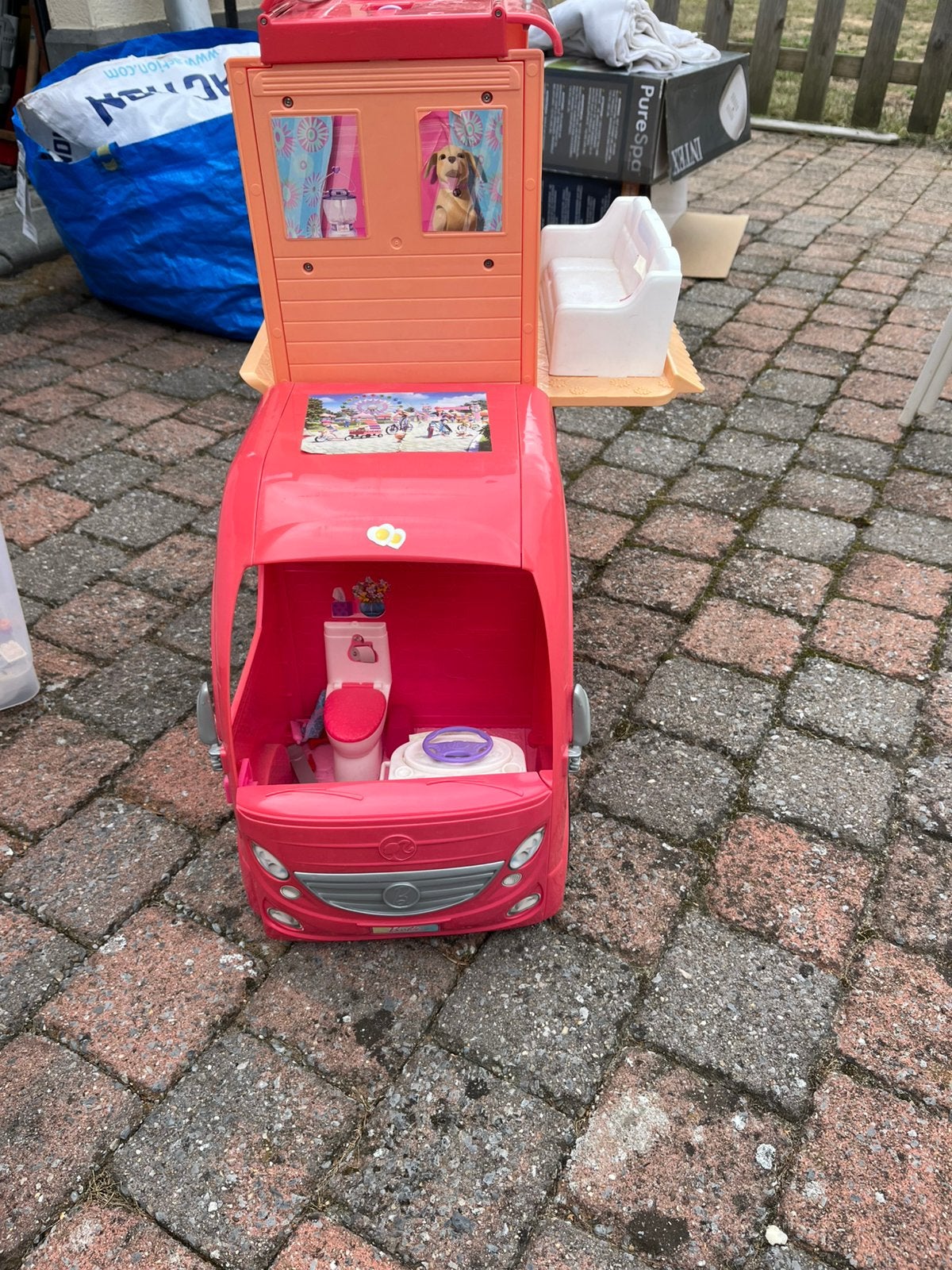 Poppenwagen met bijhorende popjes.barbi en princes, Ophalen, Gebruikt