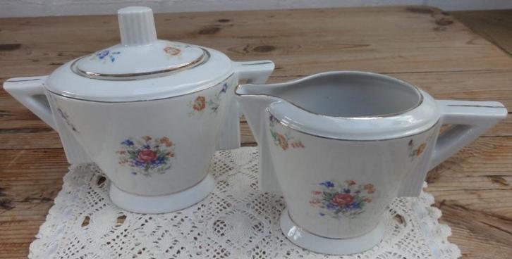 Frans Art Deco porseleinen roomstel met bloemetjes, Huis en Inrichting, Keuken | Servies, Gebruikt, -, -, Overige typen