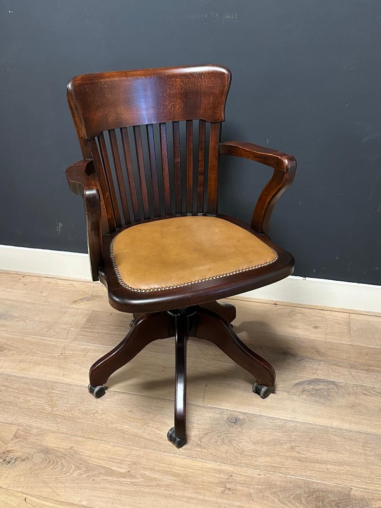 Klassieke bureaustoel, Verzenden
