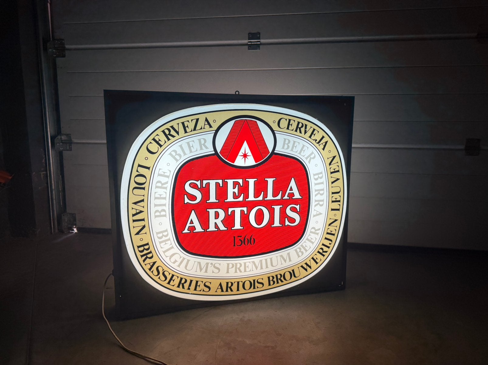 Stella artois lichtreclame jaren 80, Enlèvement