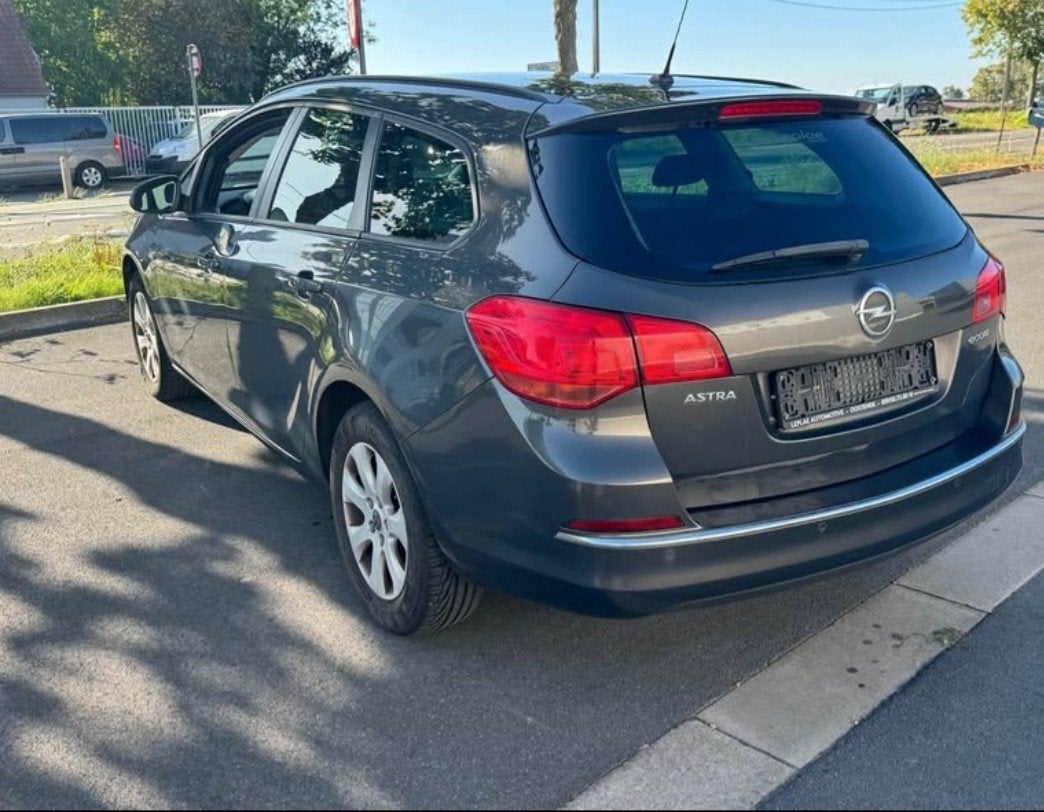 opel astra 1.6 diesel euro6b van 2015, Auto's, Voorwielaandrijving, Dealer onderhouden, 4 cilinders, Bruin