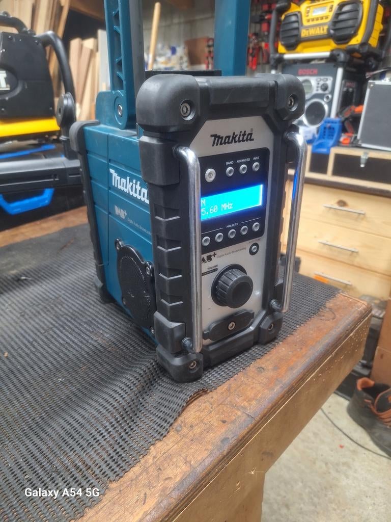 Radio de chantier Makita, Doe-het-zelf en Bouw, Ophalen