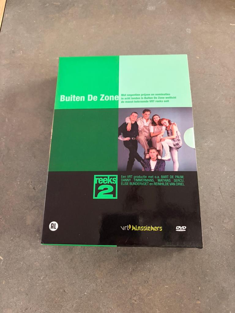 DVD box Buiten De Zone Seizoen 2, Boxset, Vanaf 9 jaar, Ophalen of Verzenden, Zo goed als nieuw