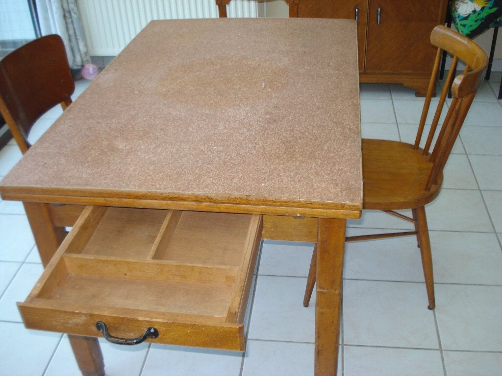 vintage keukentafel met 4 stoelen, Antiquités & Art, Art | Objets design, Table, Enlèvement