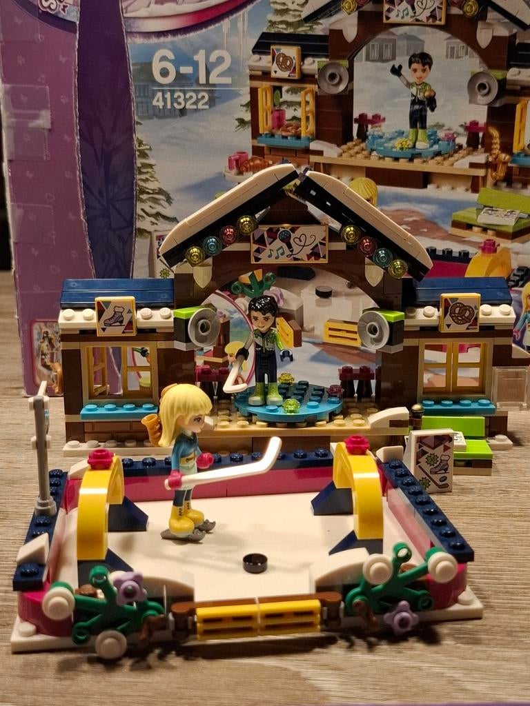 Lego Friends 41322 Snow resort Ice rink, Ophalen, Lego, Friends, Zo goed als nieuw