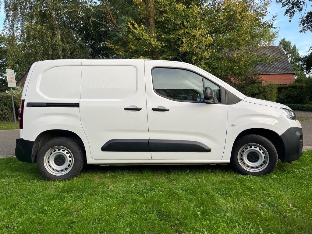 Citroën Berlingo 1.5 BlueHDi — Cargo léger — 95 000 km, Autos, Attache-remorque, Achat, Noir, Diesel