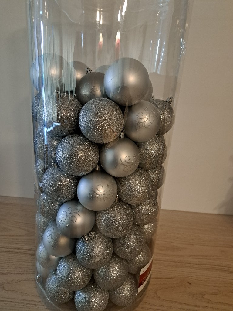 grote doos kerstballen - zilverkleurig, Ophalen, Zo goed als nieuw