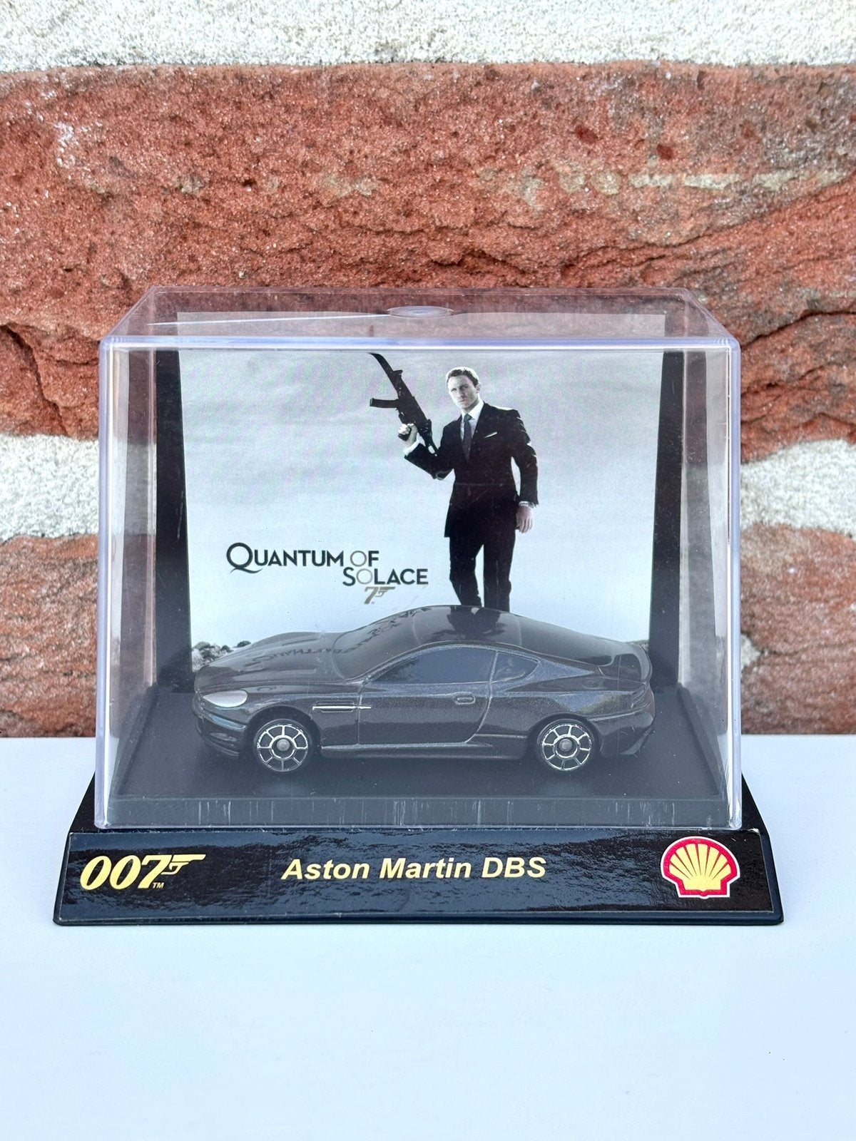 James Bond Aston Martin DBS Shell Special Edition 1:64, Hobby & Loisirs créatifs, Enlèvement ou Envoi, Comme neuf, Voiture
