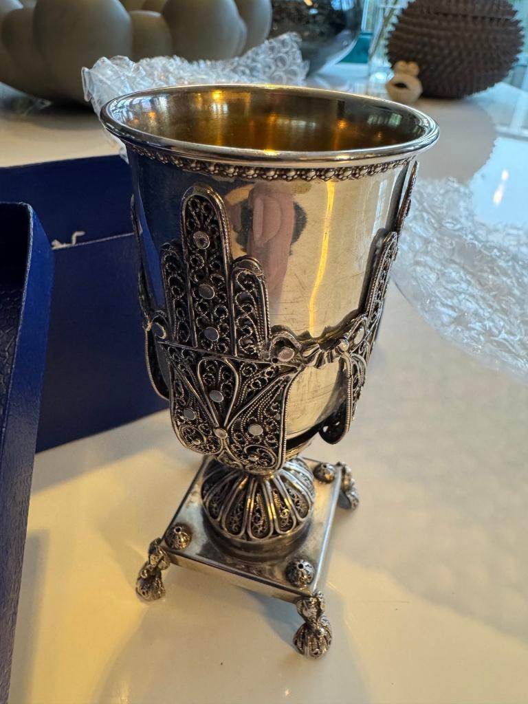 Antieke (rond 1900) 1e gehalte zilveren Kiddush beker., Antiek en Kunst, Verzenden
