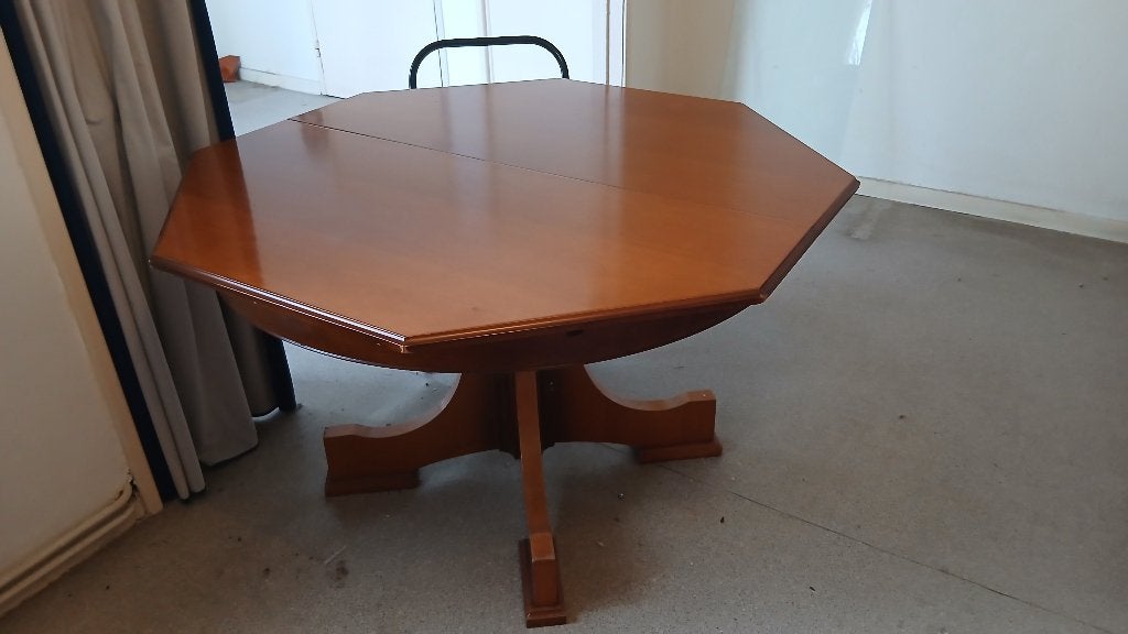 Tables, Cinq personnes ou plus, Comme neuf, Enlèvement, Bois massif