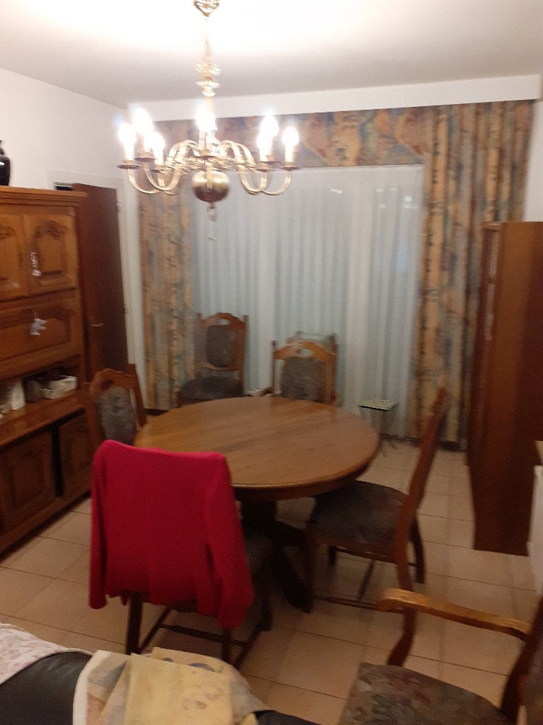 complete eetkamer Zes stoelen en een grote kast, Huis en Inrichting, Ophalen, Zo goed als nieuw