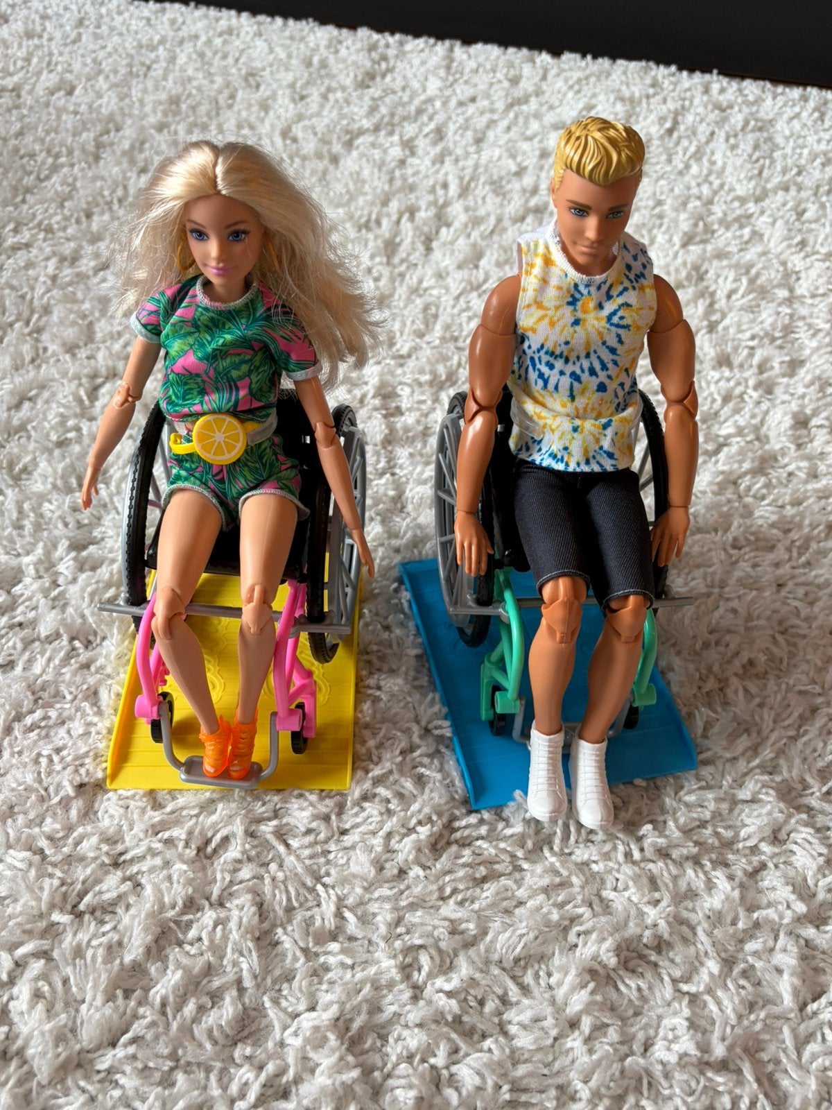 BARBIE - Barbie en Ken in rolstoel, Ophalen of Verzenden, Zo goed als nieuw, Barbie