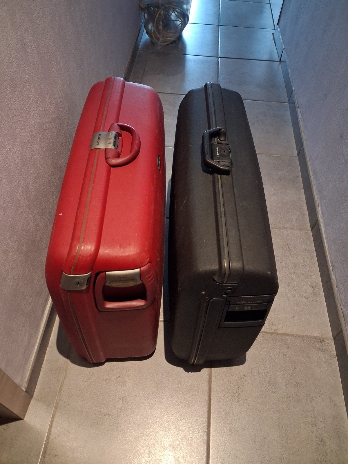 2 grote koffers/ valiezen met wieltjes prijs per stuk, Handtassen en Accessoires, Koffers, Ophalen, Wieltjes