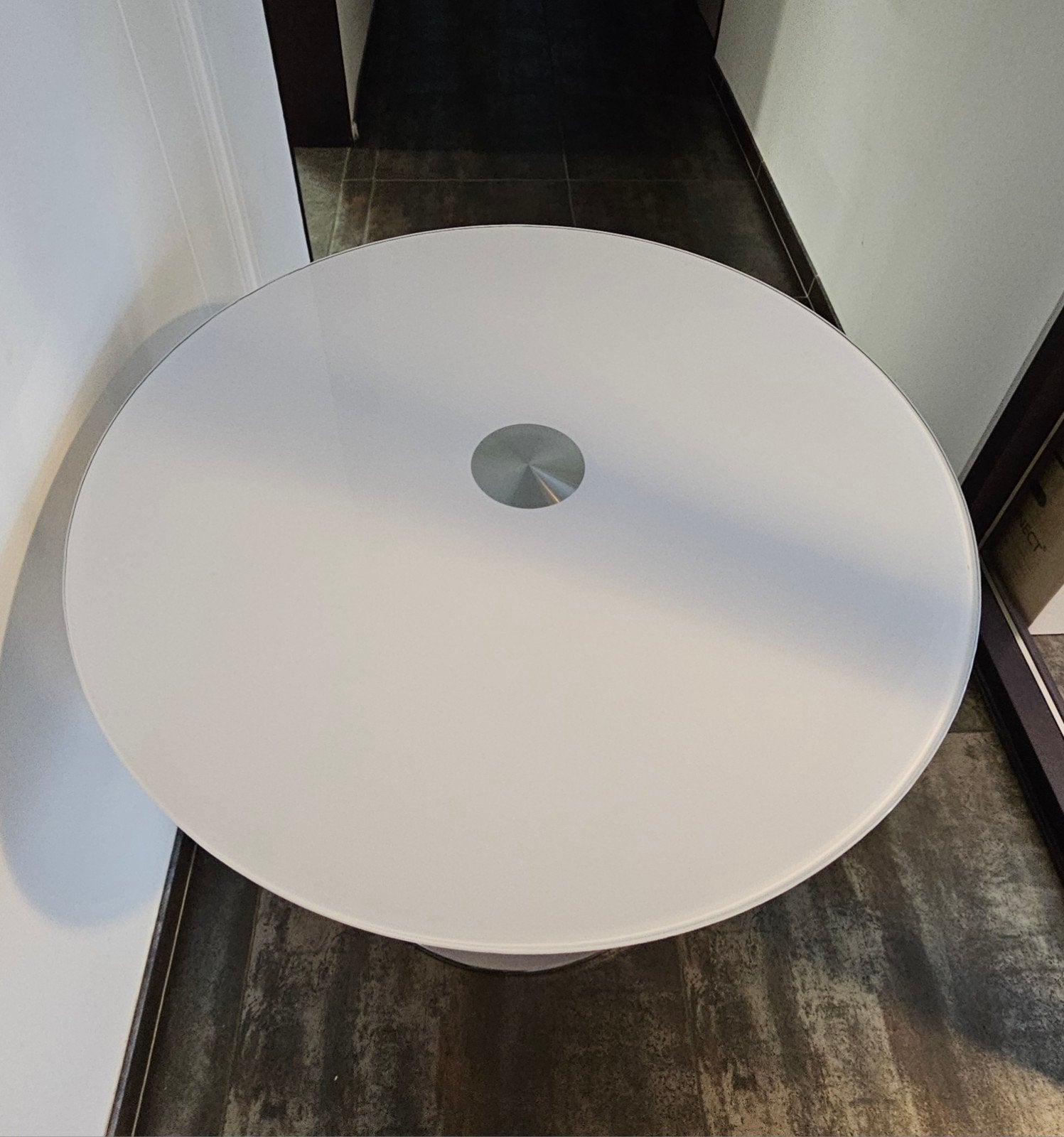 Moderne ronde tafeltjes (2 stuks) – Wit met chromen poot, Ophalen