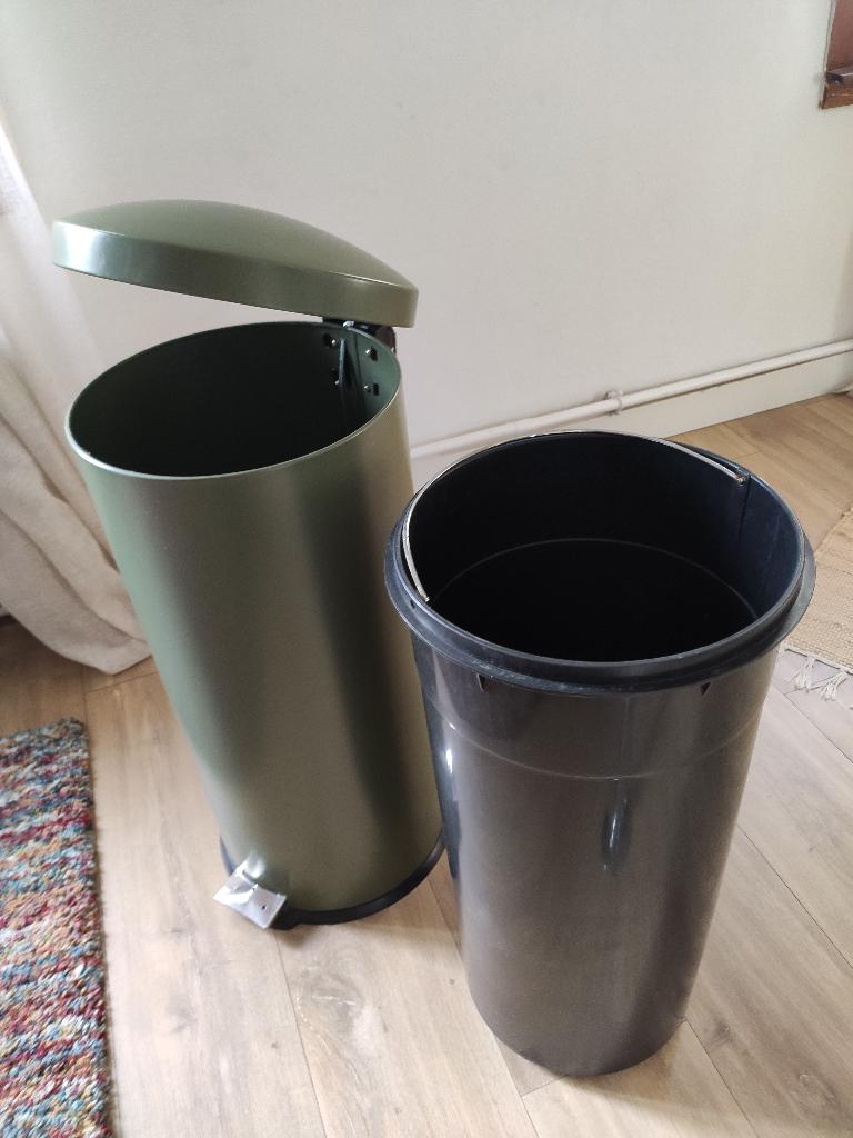 Pedaalemmer 30L, Huis en Inrichting, Woonaccessoires | Prullenbakken, Ophalen, Gebruikt, Met pedaal, 50 tot 75 cm