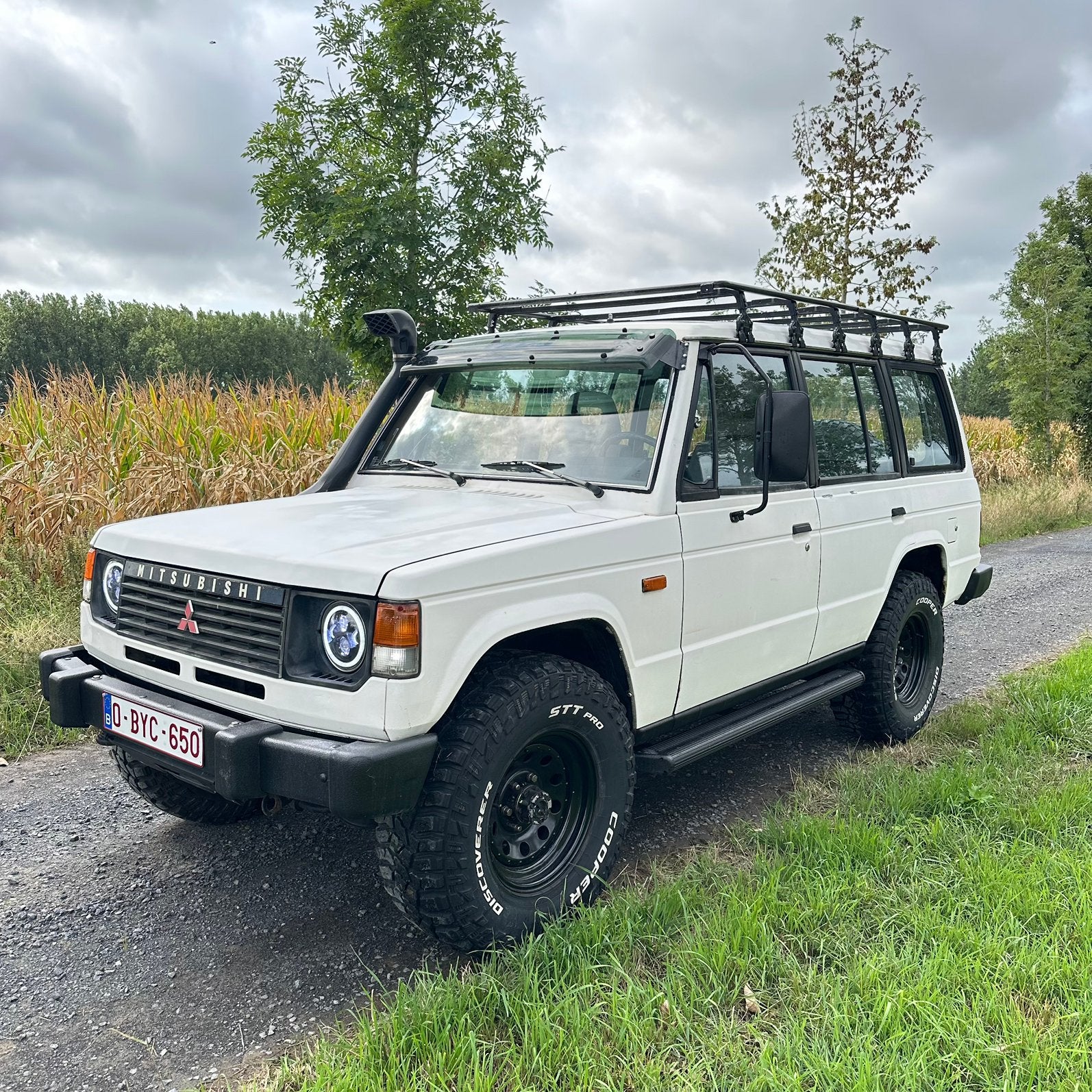 Mitsubishi Pajero Mk1 lang chasis, Auto's, Mitsubishi, 4 cilinders, Wit, Particulier, 2 zetels