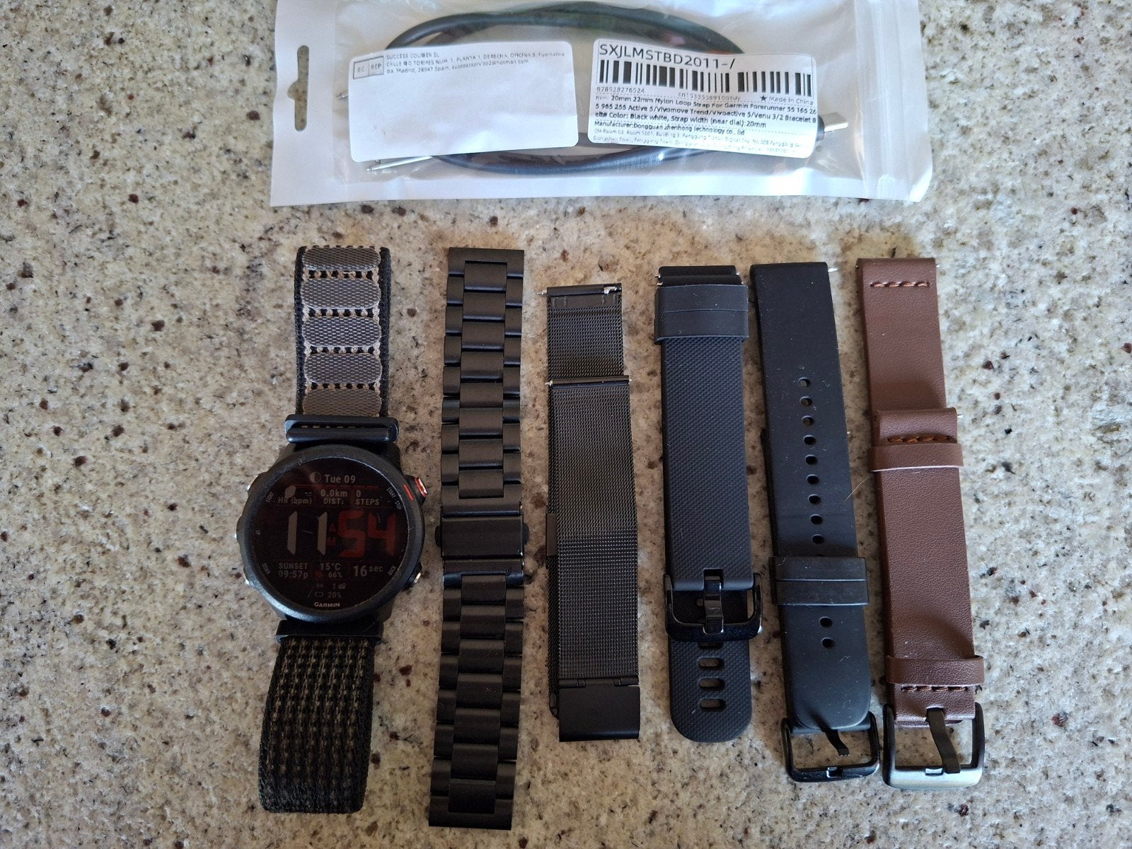 Forerunner 245m+ 6nieuwe bandjes, Bijoux, Sacs & Beauté, Étanche, Avancer d'un pas, Utilisé, Noir