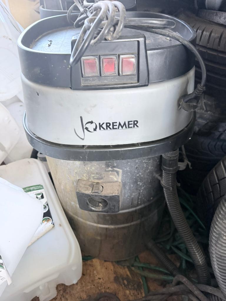 Stofzuiger bouw, Ophalen, Zo goed als nieuw