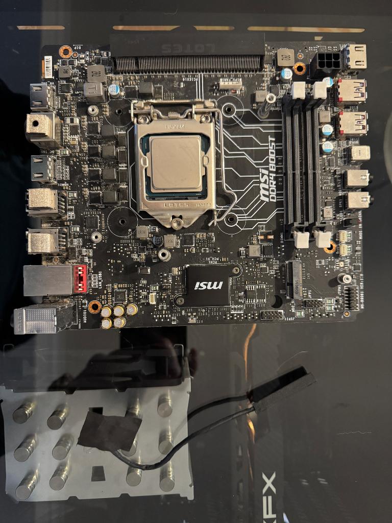 MS-B9061, Ophalen, Gebruikt, DDR4, Mini-ITX