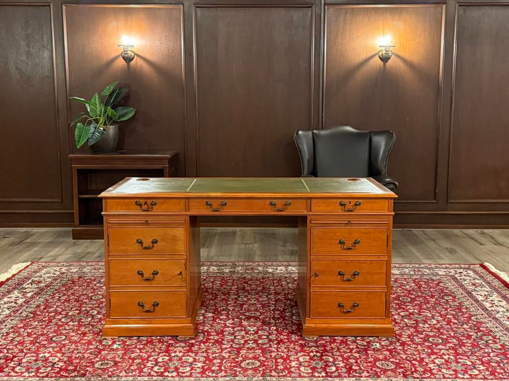 Klassiek Engels bureau #651, Huis en Inrichting, 155 cm, Hout, Ophalen of Verzenden, Zo goed als nieuw