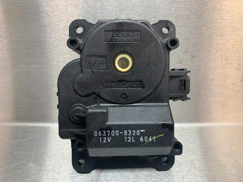 ACTIONNEUR MOTEUR VOLET CHAUFFAGE RAV4 (A3) (|0637008320|), Utilisé, Toyota