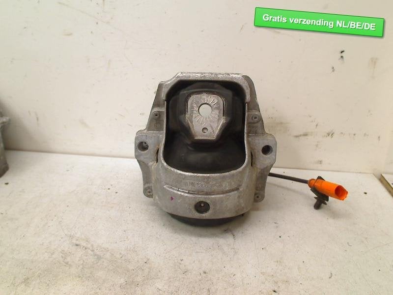 SUPPORT MOTEUR GAUCHE Audi A4 (B8) (8R0199381B), Auto-Union-Straße  1,
85057  Ingolstadt, DE, Info@audi.de, Audi, Utilisé