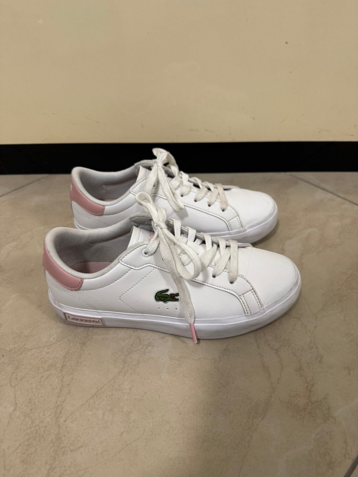 Baskets fille LACOSTE taille 35, Comme neuf, Enlèvement, Blanc, Baskets