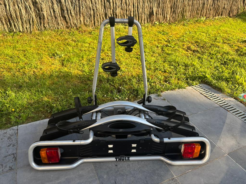 Thule fietsendrager, Auto diversen, Fietsendragers, Ophalen, Brede banden, Zo goed als nieuw, 2 fietsen