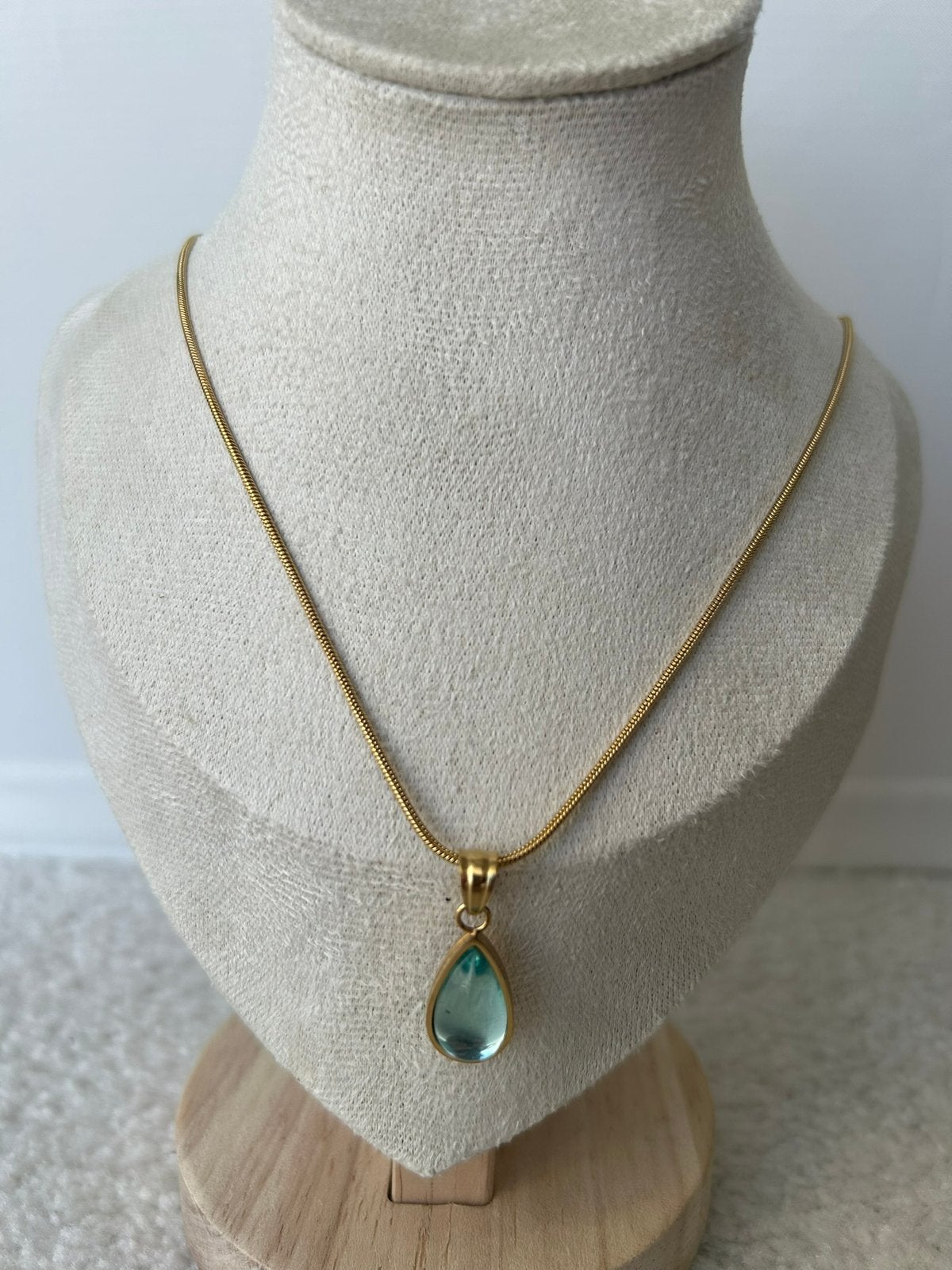 Collier doré pierre bleu en acier inoxydable, Enlèvement ou Envoi, Neuf, Bleu