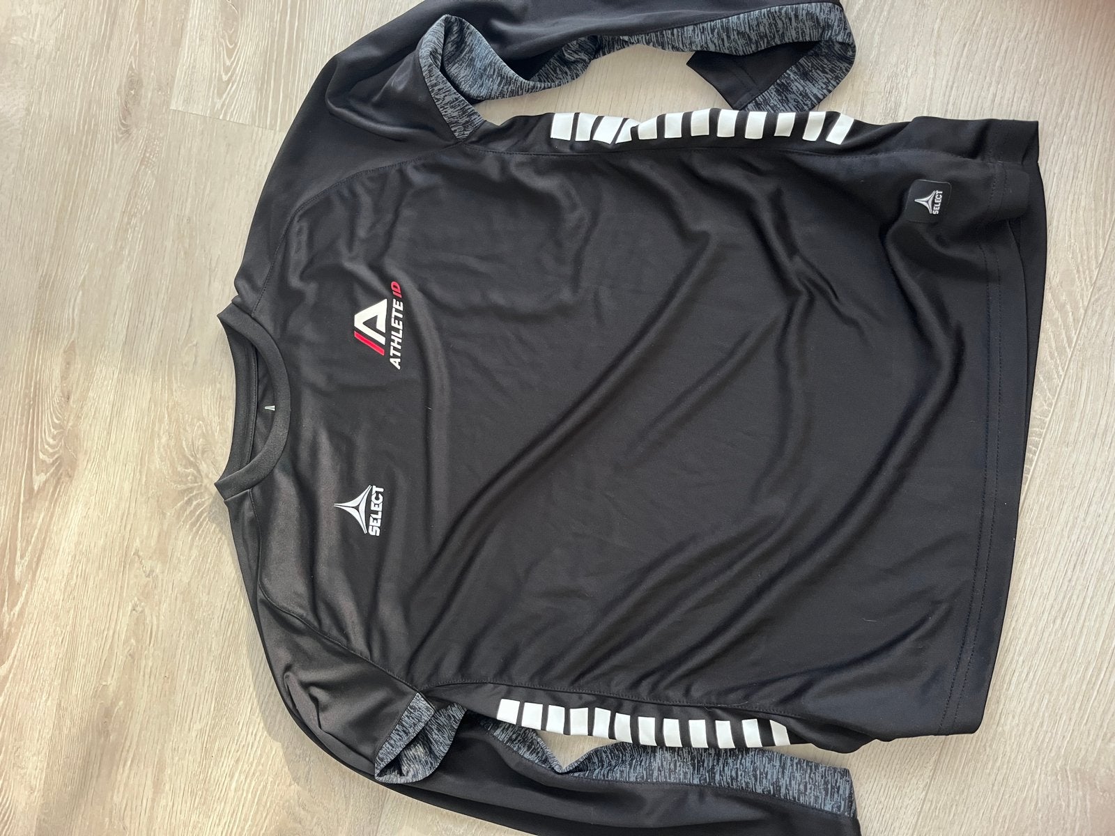 Select sport shirt zwart lange mouwen Athlete ID S, Vêtements | Hommes, Vêtements de sport, Enlèvement, Comme neuf, Noir