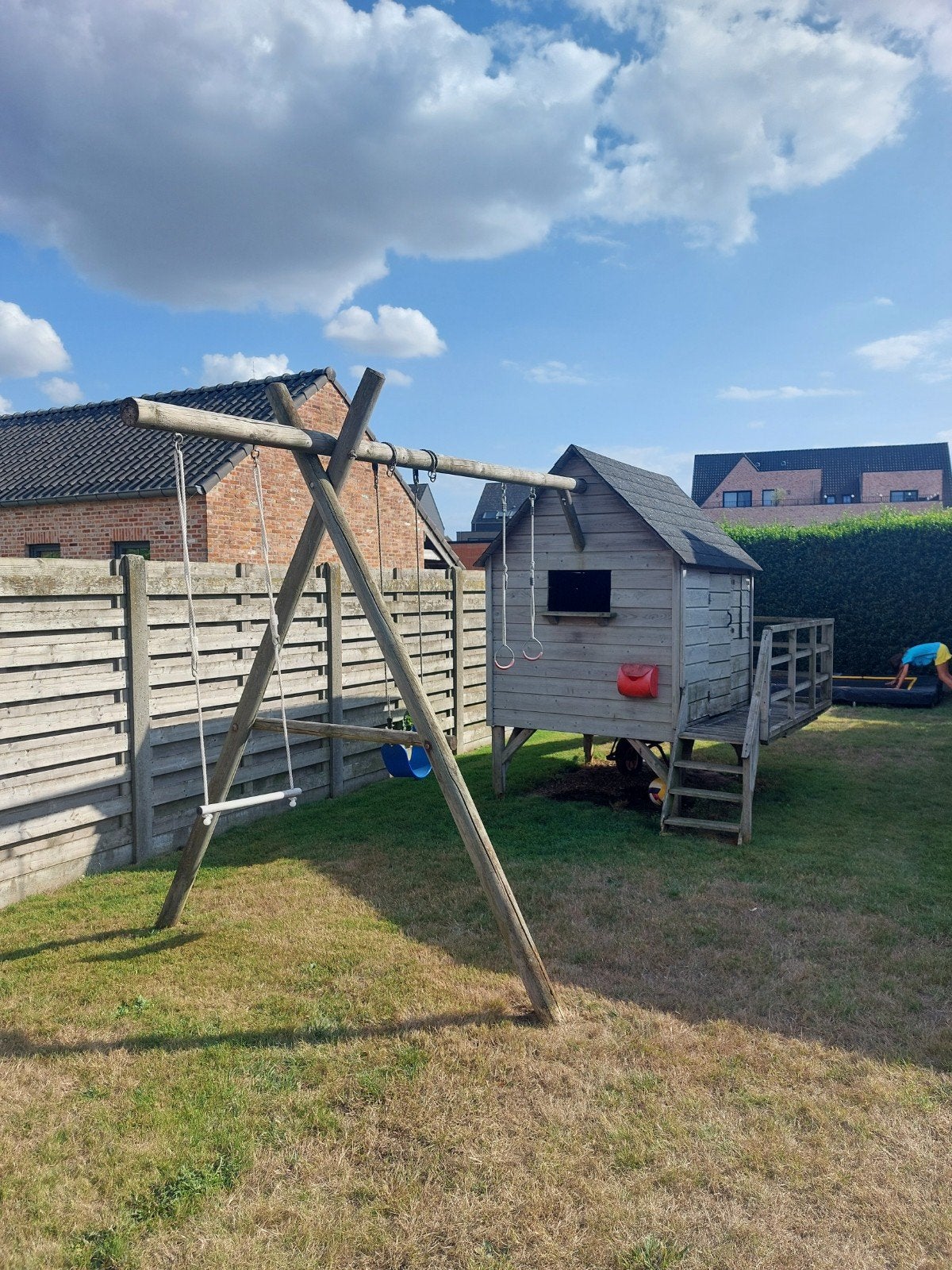 speelhuisje met schommels en schuifaf, Ophalen, Gebruikt, Glijbaan