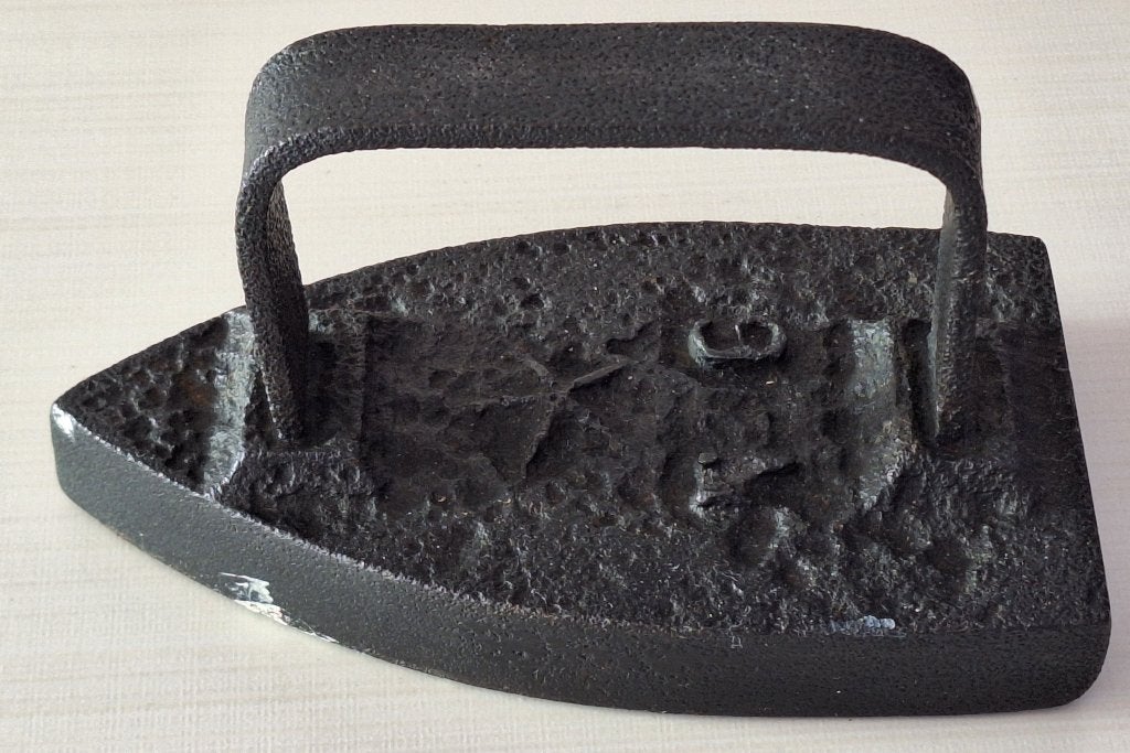 Ancien fer à repasser en fonte, Antiquités & Art, Antiquités | Accessoires de maison, Enlèvement ou Envoi