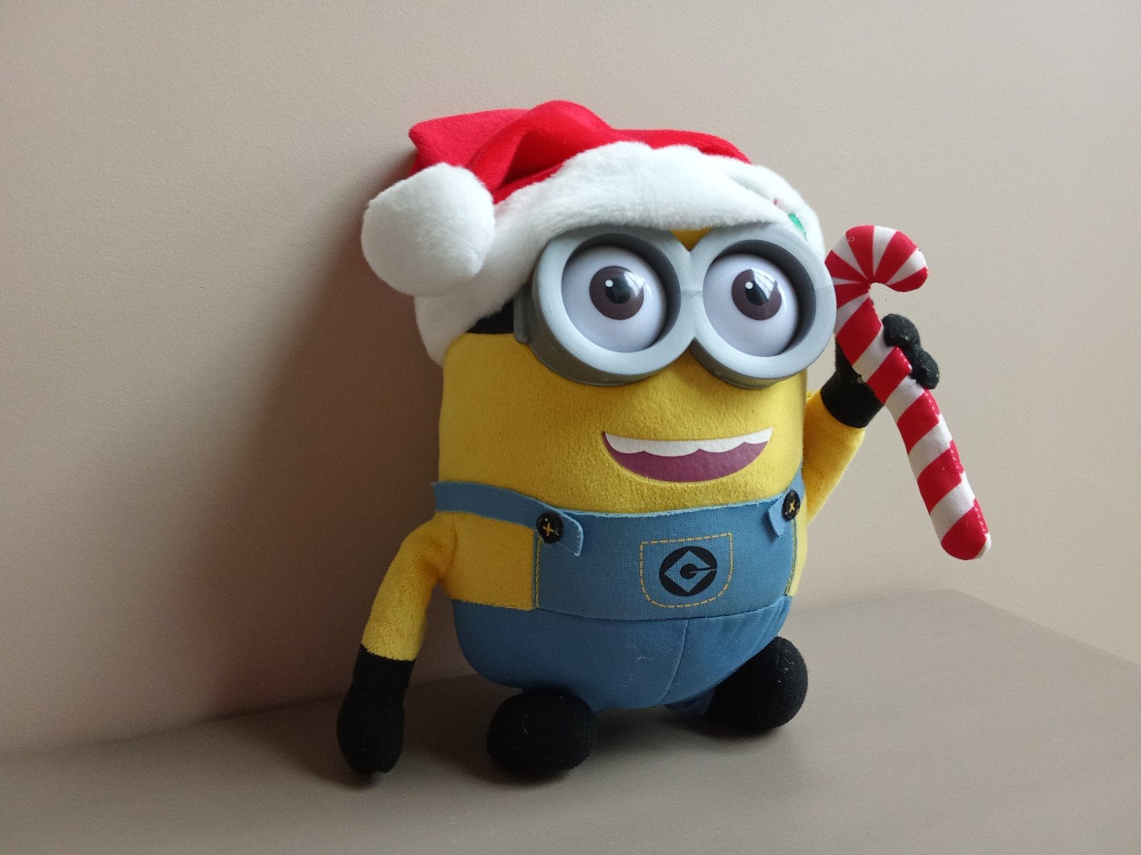 Minions knuffel met kerstmuts, Enfants & Bébés, Bleu, Overige karakters, Autres marques, Comme neuf