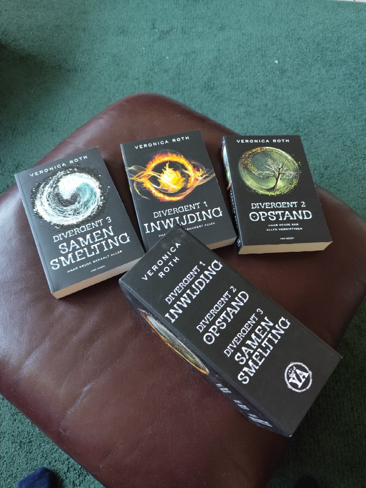 Divergent 1 Inwijding ; Divergent 2 ; Opstand ; Divergent 3, Boeken, Ophalen, Veronica Roth