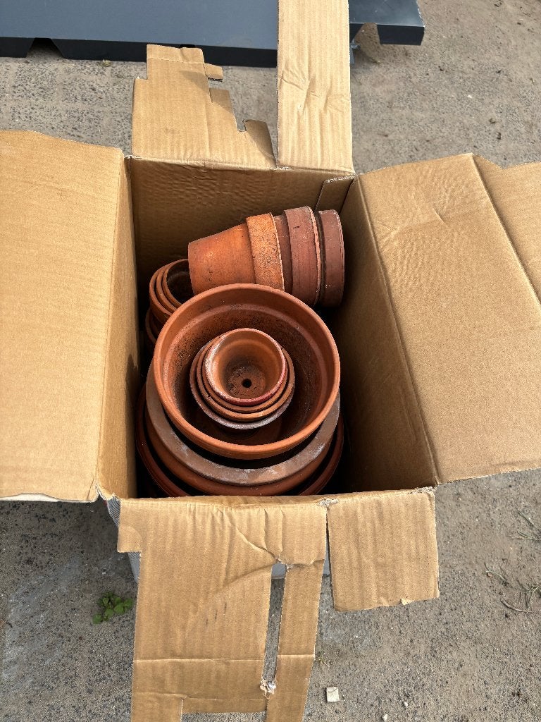 Diverse terracotta bloempotten, Tuin en Terras, Bloembakken en Plantenbakken, Ophalen, Gebruikt, Rond, Balkon