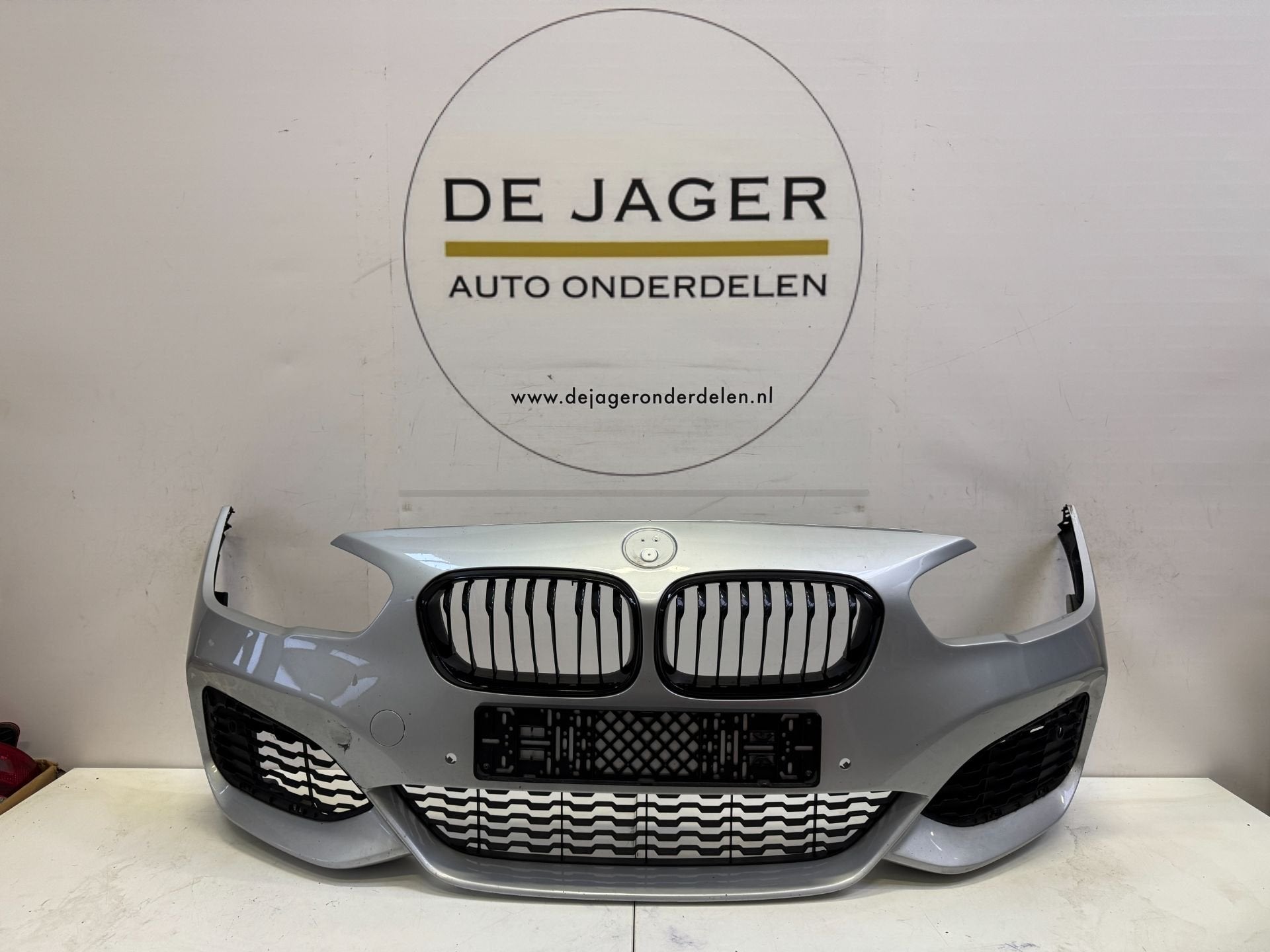 BMW F20 1 SERIE M FACELIFT VOORBUMPER BUMPER COMPLEET 15 -, Auto-onderdelen, Petuelring 130
80788  Munich, DE, Gebruikt, Voor
