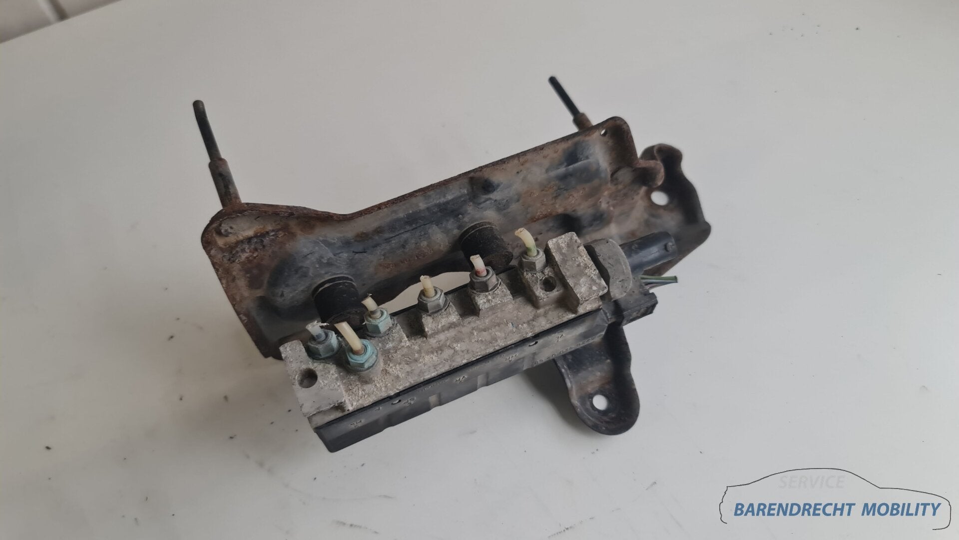 Mercedes W220 S Klasse luchtvering verdeelblok vering origin, Auto-onderdelen, Gebruikt, Mercedes-Benz AG, Mercedes-Benz, Mercedesstrasse 120
70372  Stuttgart, DE