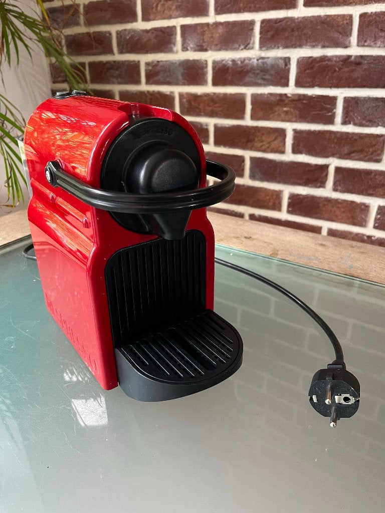 Nespresso Krups rouge, Koffiepads en cups, Gebruikt, Espresso apparaat, Ophalen of Verzenden