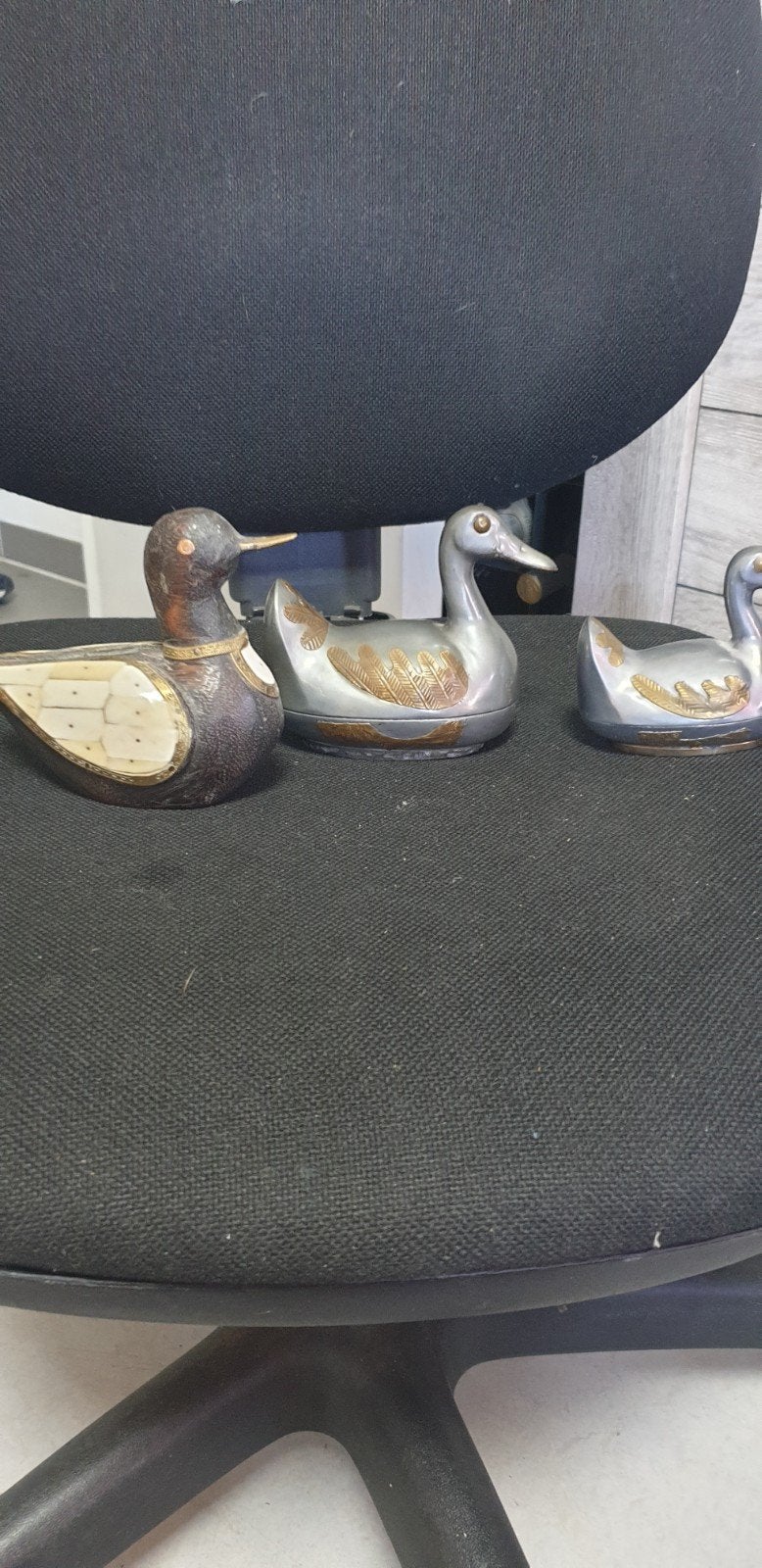 vintage tinnen eend-sieradendoosje met messing accenten., Ophalen