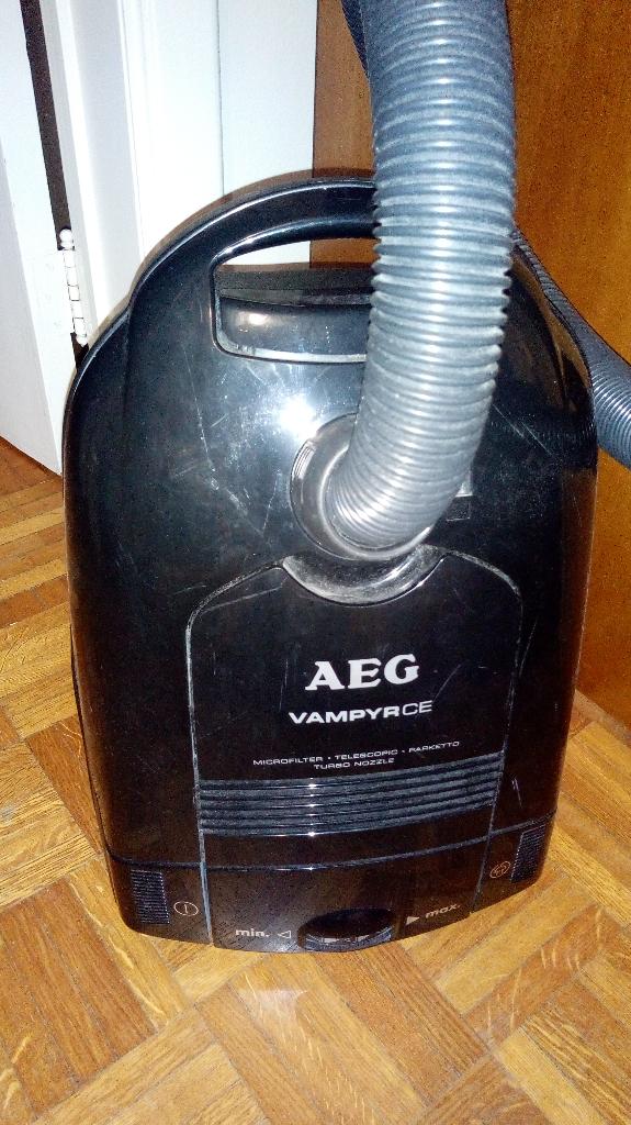 Aspirateur Vampyr AEG Cyclone Noir, Electroménager, Enlèvement ou Envoi, Puissance d'aspiration réglable, Utilisé, 1200 à 1600 watts