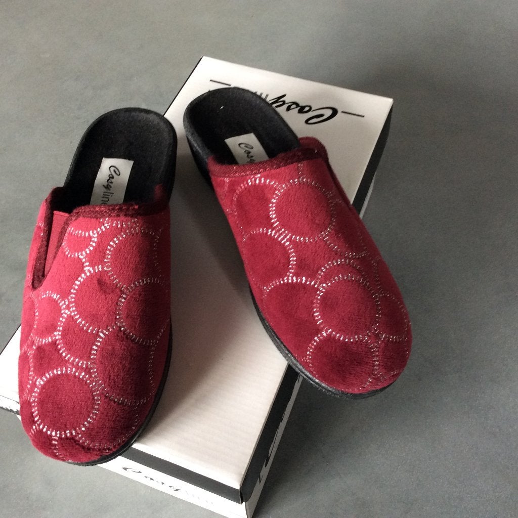 Pantoufles pour dames, neuves, couleur bordeaux. Pointure 36, Vêtements | Femmes, Chaussures, Neuf, Autre, Autres couleurs, Enlèvement