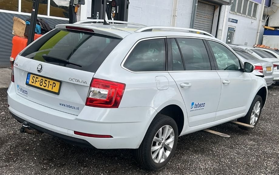 Skoda Octavia Combi (SF-851-P) in ONDERDELEN – Motor, Bak, A, -, Utilisé, -, -