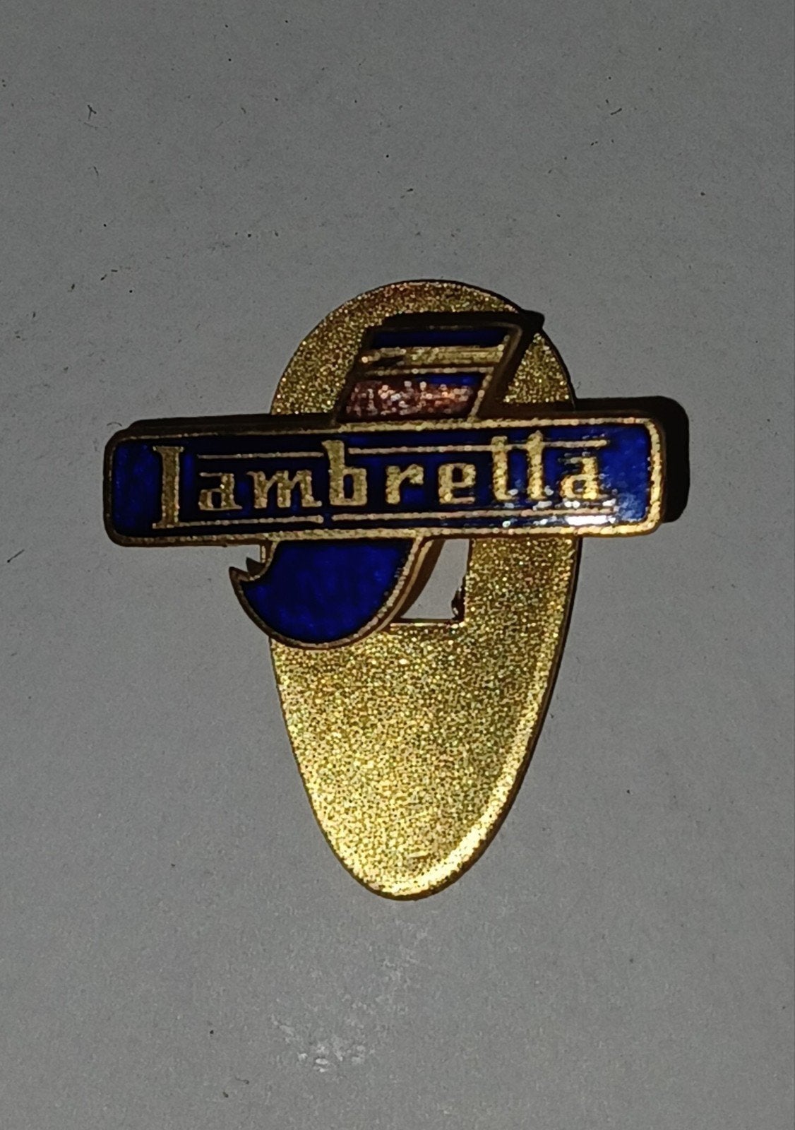 Broche Lambretta originale d'époque, Enlèvement
