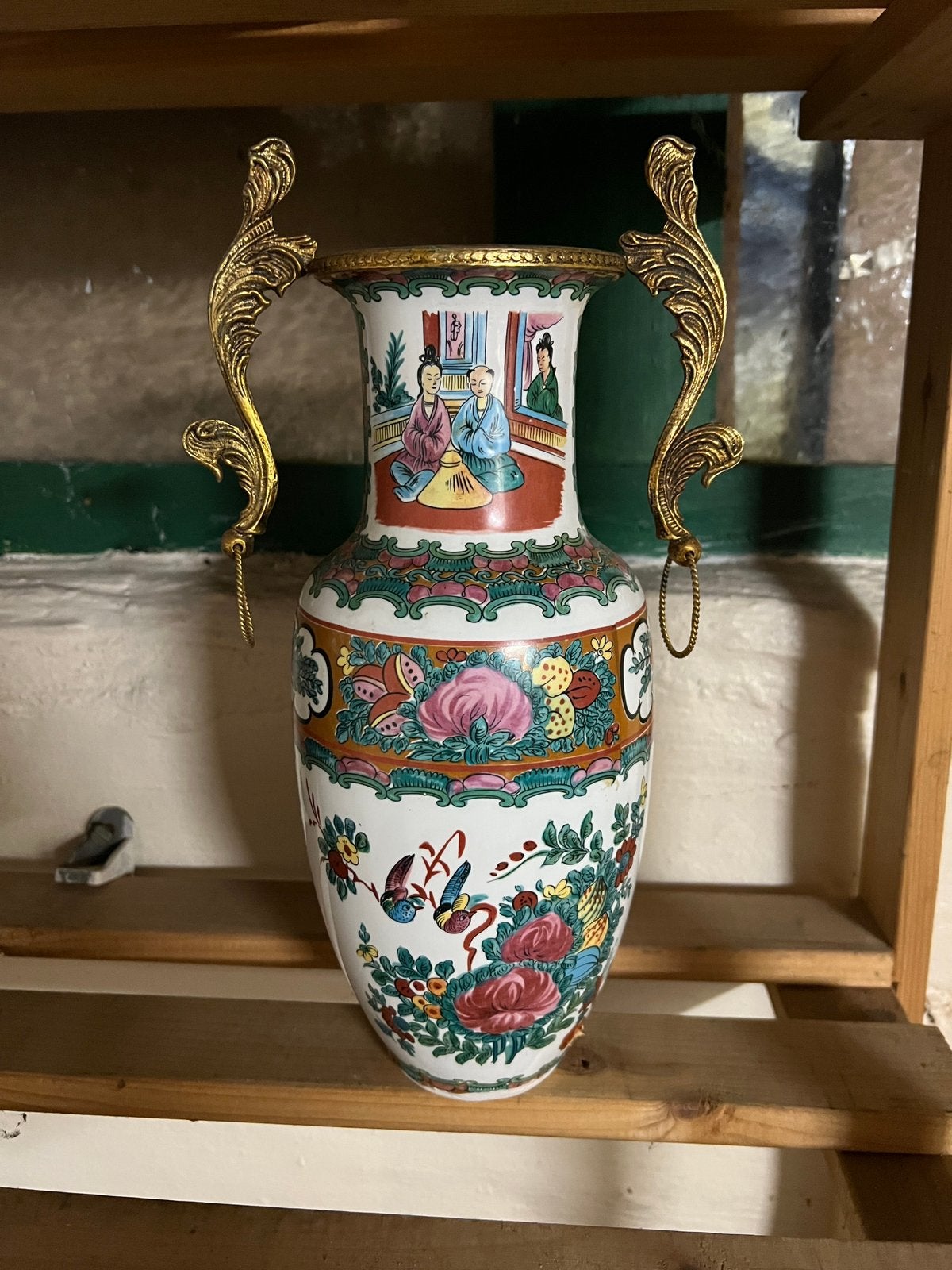 Decoratieve Oosterse vaas met bronzen handgrepen, Ophalen