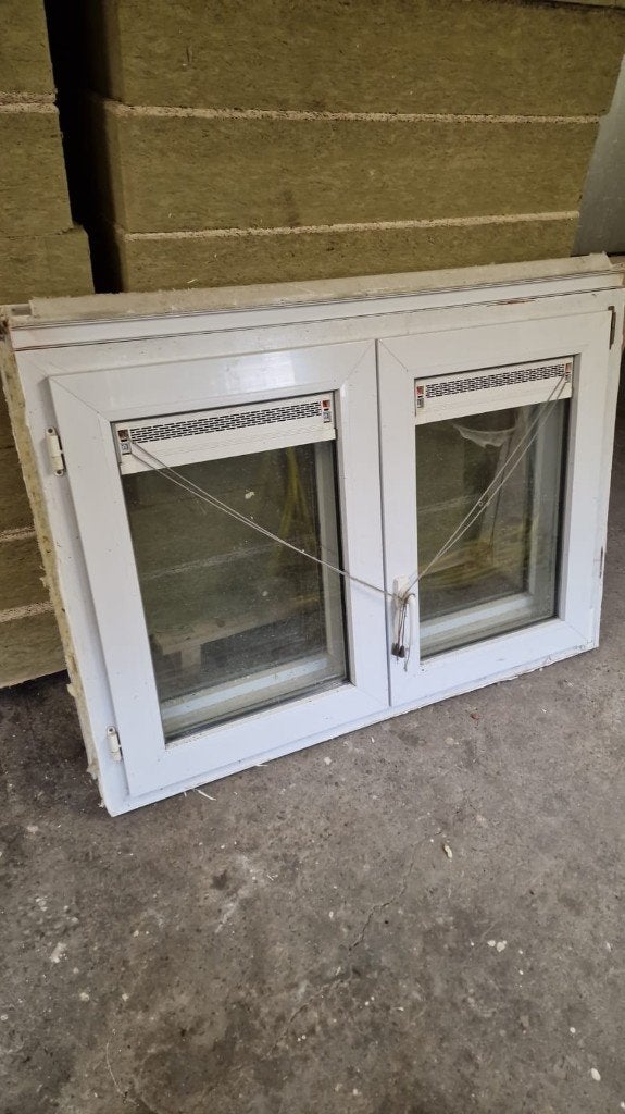Chassis pvc blanc double vitrage et ventilation, Bricolage & Construction, Vitres, Châssis & Fenêtres, Double vitrage, 120 à 160 cm