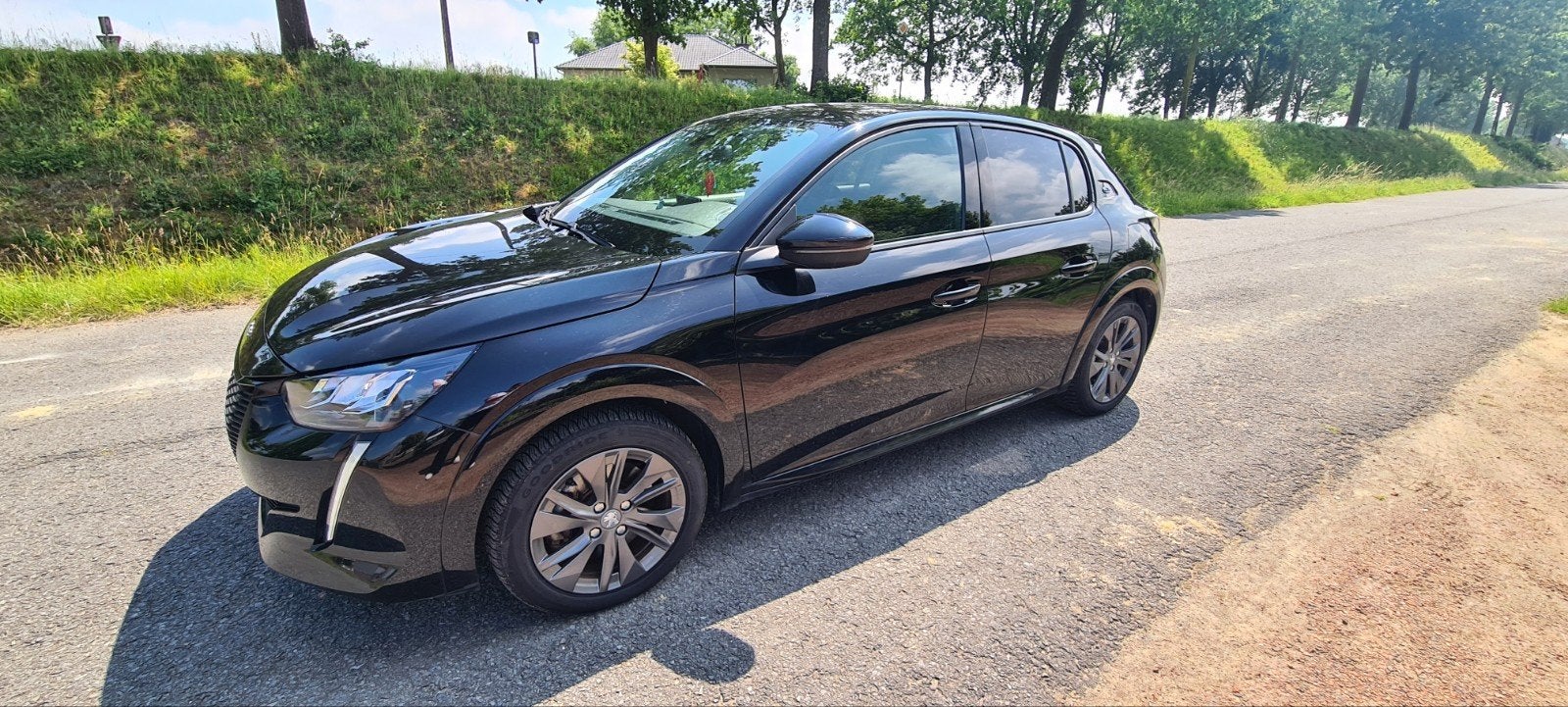 Peugeot e‑208 Allure Pack, Autos, Achat, Carnet d'entretien, Noir, Automatique