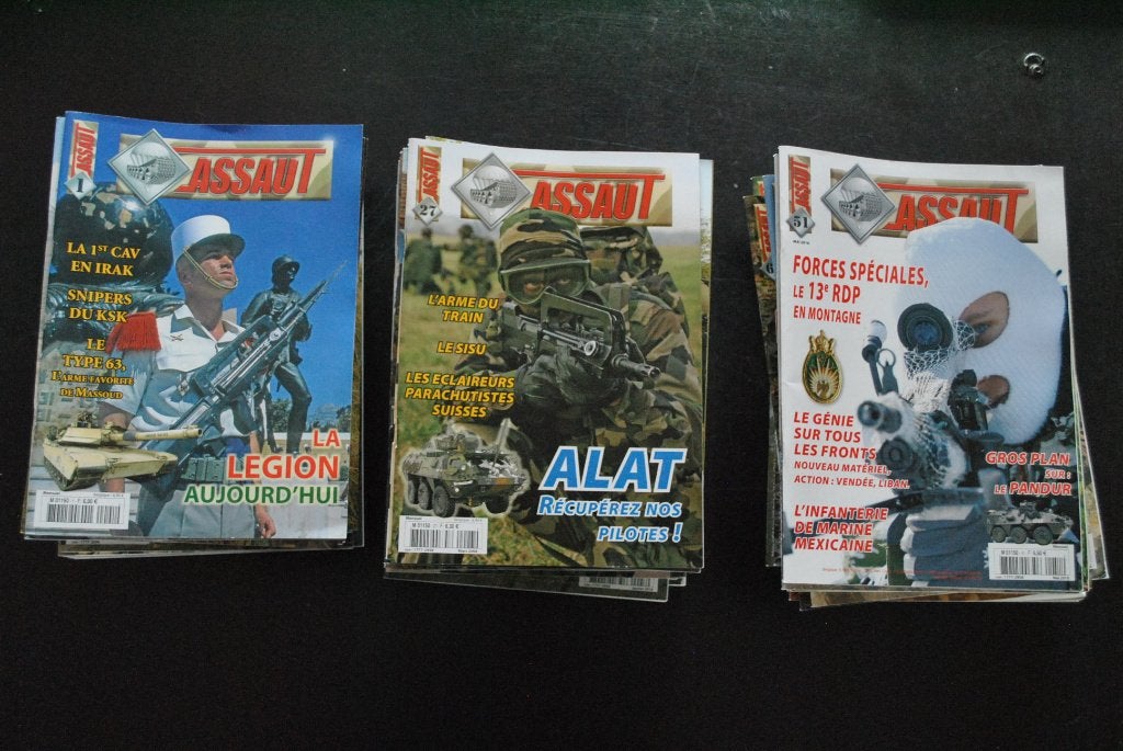 Collection quasi complète de 80 (sur 81) magazine ASSAUT OPS, Enlèvement ou Envoi, 1945 à nos jours, Comme neuf, Autres sujets/thèmes