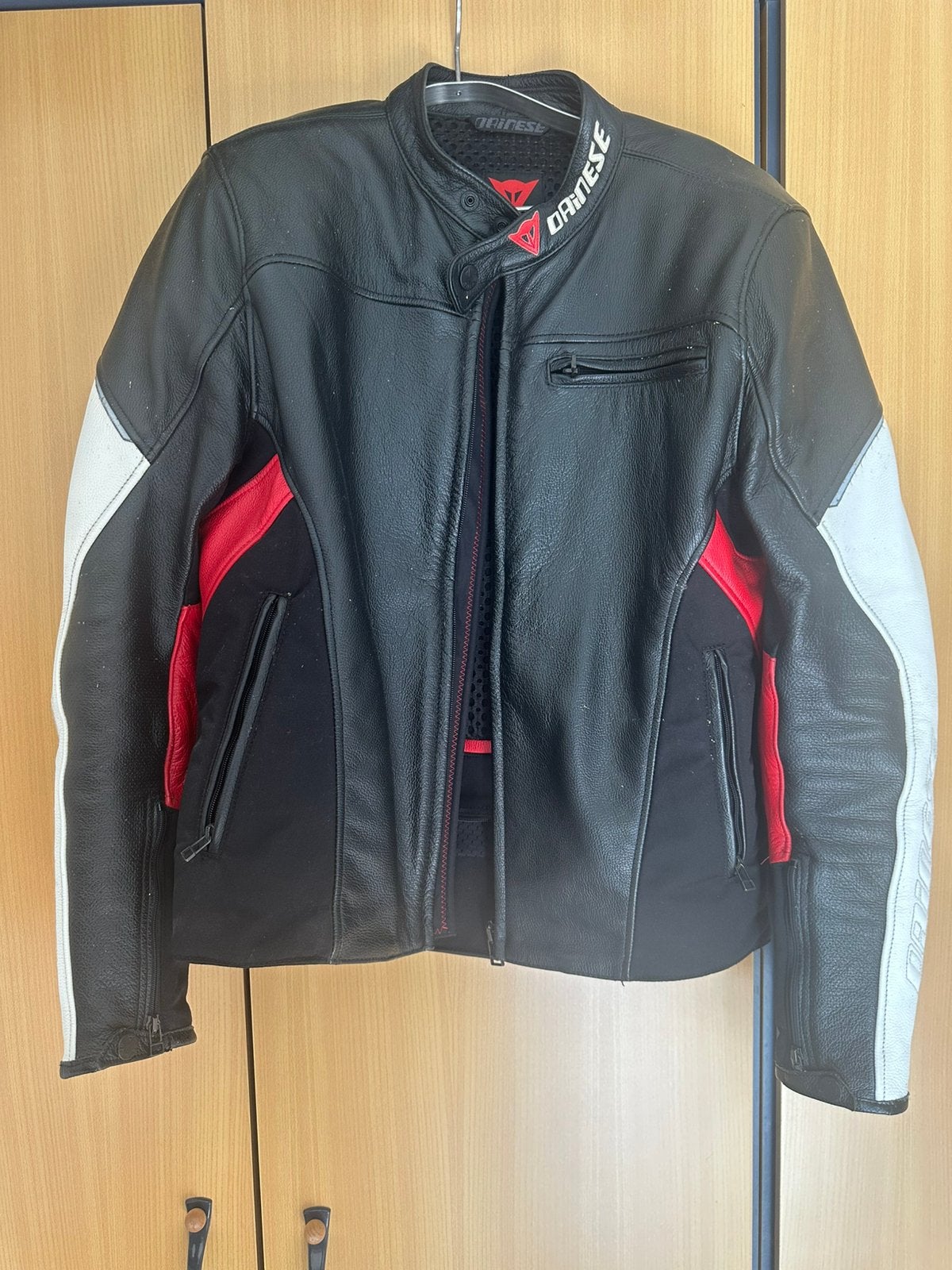 Dainese : veste en cuir en taille 52, Motos, Enlèvement, Seconde main, Hommes, Manteau | cuir