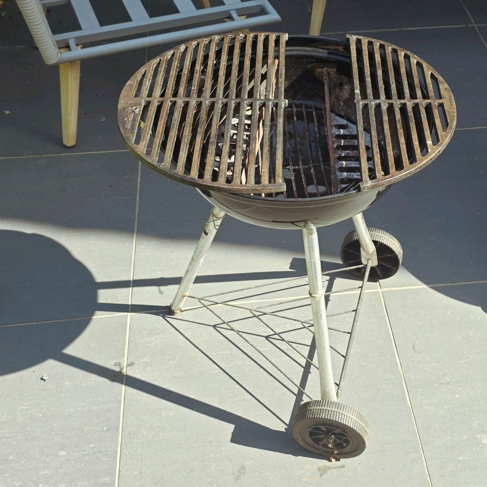 WEBER 47cm BBQ met gietijzer rooster, Ophalen, Gebruikt, Weber, Met accessoires