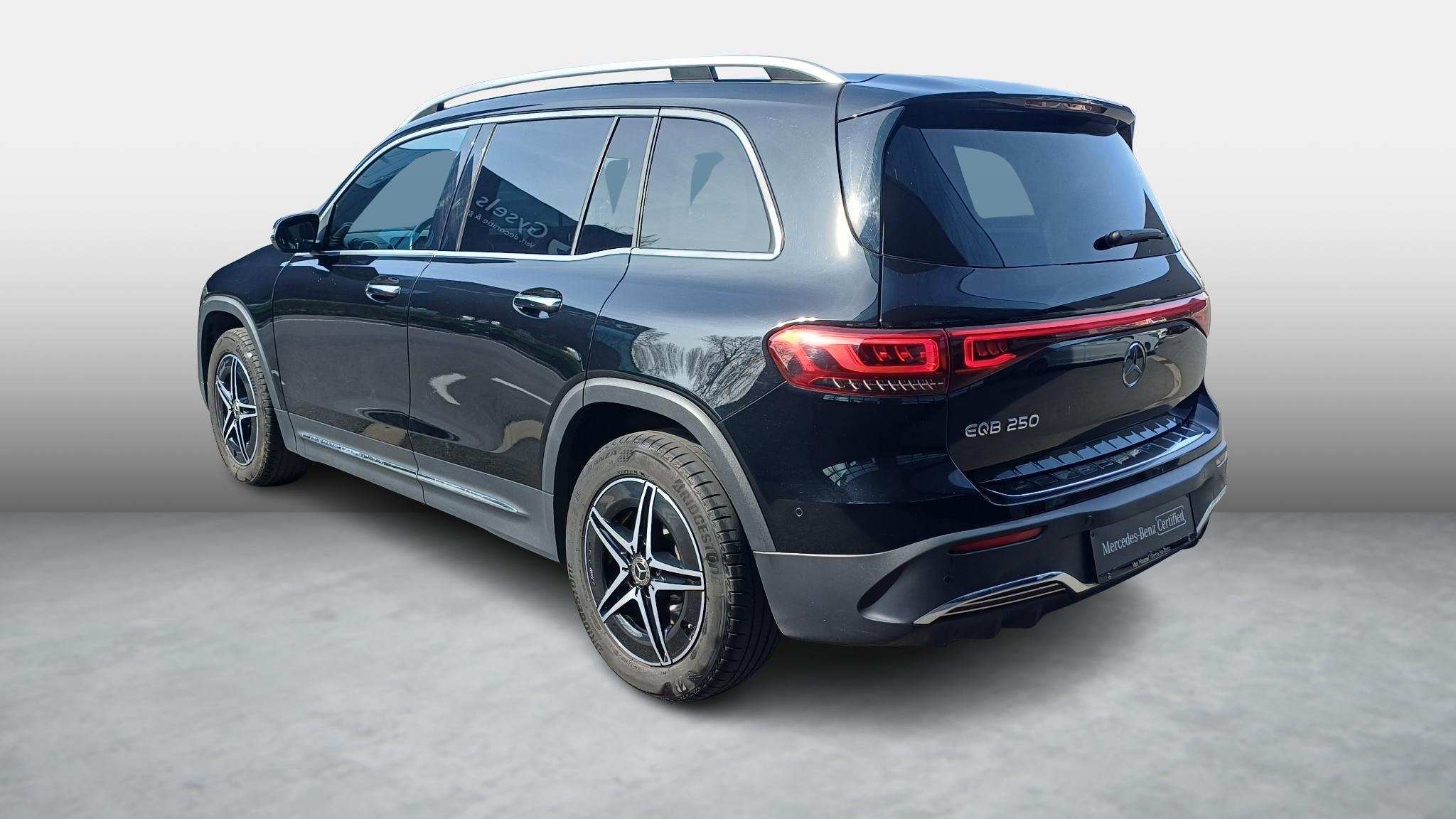 Mercedes-Benz EQB 250 AMG Line + 7-ZITPLAATSEN + LEDER + PAN, Dealer onderhouden, Stof, Gebruikt, Zwart
